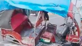টাঙ্গাইলে বাসচাপায় শিশুসহ দুজন নিহত