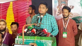সেনাবাহিনীর বিরুদ্ধে জনতাকে দাঁড় করানো যাবে না, সতর্ক থাকতে হবে: হাসনাত আবদুল্লাহ