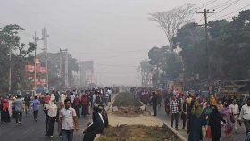 হাতির আক্রমণ থেকে রক্ষার দাবিতে সড়ক অবরোধ করে বিক্ষোভ