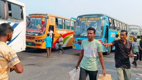‘৪০০ টাকার ভাড়া এখন ৭০০-৮০০ টাকা করে নিচ্ছে, তারপরও বাস পাচ্ছি না’