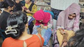 চাঁদরাতে মেহেদি আঁকার ধুম