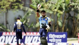 পারভেজের রেকর্ড হাফসেঞ্চুরিতে আবাহনীর বিশাল জয়