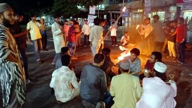 চার দফা দাবিতে মহাসড়কে বরিশাল বিশ্ববিদ্যালয়ের শিক্ষার্থীরা