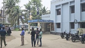 ছেলের অত্যাচারে অতিষ্ঠ বাবা, হত্যা করে গেলেন থানায়