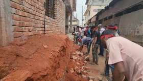সাভারে অনুমোদনহীন বহুতল ভবনে রাজউকের উচ্ছেদ অভিযান