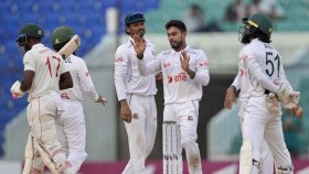 ইনিংস ব্যবধানে জিম্বাবুয়েকে হারিয়ে বাংলাদেশের সিরিজ ভাগাভাগি