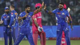 রাজস্থানকে বিধ্বস্ত করে শীর্ষে মুম্বাই