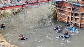 চট্টগ্রামে খাল-নালার ৫৬৩ স্থান ঝুঁকিপূর্ণ, দেওয়া হচ্ছে বাঁশের বেড়া