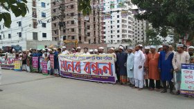 গরুর হাট না বসানোর দাবিতে রাস্তায় আফতাবনগরবাসী