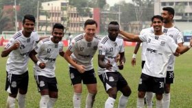 দুই পেনাল্টির ম্যাচে মোহামেডানের দাপুটে জয়