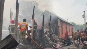 গাজীপুরে ঝুটের গুদামে আগুন, নিয়ন্ত্রণে ৬ ইউনিট