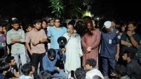 খুলনা বিশ্ববিদ্যালয়ে সাবেক শিক্ষার্থীর হামলায় শিক্ষক আহত, বিক্ষোভ