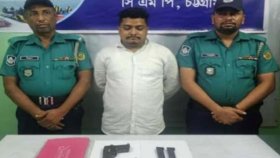 প্রাইভেটকারে গুলি করে দুজনকে হত্যা: সাজ্জাদের সহযোগী অস্ত্রসহ গ্রেফতার