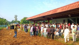 নোয়াখালীতে নতুন ট্রেনের দাবিতে রেলপথ অবরোধ