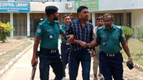 রুয়েট কর্মকর্তাকে পুলিশ দিলেন শিক্ষার্থীরা