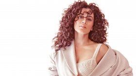 নতুন কিতাবে ফিরছেন পুরনো রানি!