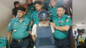 পুলিশের সঙ্গে হাজী সেলিমের চিল্লাপাল্লা