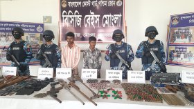 বিপুল অস্ত্রসহ সুন্দরবনের বনদস্যু করিম শরীফ বাহিনীর ২ সদস্য আটক
