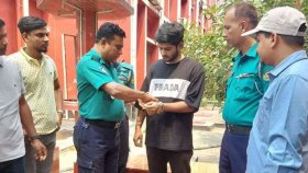 রাজশাহী কলেজের ছাত্রলীগ কর্মীকে পুলিশে সোপর্দ