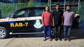 চট্টগ্রামে বিদেশি পিস্তলসহ তিন সন্ত্রাসী গ্রেফতার