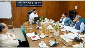 সরকার সংবাদপত্রের মধ্যে ইতিবাচক প্রতিদ্বন্দ্বিতা দেখতে চায়: তথ্য উপদেষ্টা
