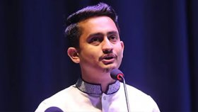 এখন সময় আঙুল বাঁকা করার: সারজিস আলম