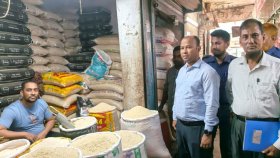 পাটের বস্তা ব্যবহার না করায় ৪ চাল ব্যবসায়ীকে জরিমানা