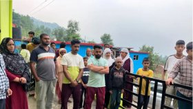 ভারত-নিয়ন্ত্রিত কাশ্মীরের পুঞ্চ এলাকা থেকে পালাচ্ছেন স্থানীয়রা