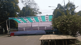 জুমার পর বড় জমায়েতের পরিকল্পনা আন্দোলনকারীদের, চলছে মঞ্চ নির্মাণ