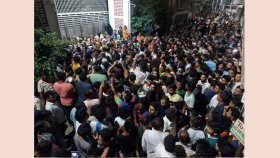 নারায়ণগঞ্জের সাবেক মেয়র আইভীর বাড়ির অভিমুখে পুলিশ, এলাকাবাসীর বাধা