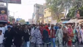 আওয়ামী লীগকে নিষিদ্ধের দাবিতে খুলনায় ব্লকেড