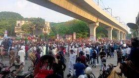 শাহবাগ অবরোধ করেছেন আন্দোলনকারীরা 