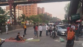 শ্যামলীতে ৬ ঘণ্টা ধরে অবরোধ, তীব্র যানজটে জনদুর্ভোগ