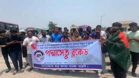 আ.লীগ নিষিদ্ধের দাবিতে মাওয়ায় এক্সপ্রেসওয়েতে পদ্মা সেতুর সামনে ব্লকেড