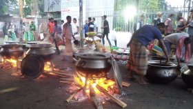 আওয়ামী লীগের কার্যক্রম নিষিদ্ধের আনন্দে শাহবাগে গরু- ছাগল জবাই