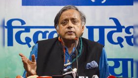 যুক্তরাষ্ট্রকে ভারত-পাকিস্তান সংঘাতের মধ্যস্থতাকারী মানতে নারাজ শশী থারুর