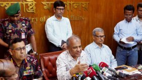 পুলিশের হাতে মারণাস্ত্র না রাখার সিদ্ধান্ত: স্বরাষ্ট্র উপদেষ্টা