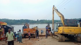 চন্দ্রঘোনা-রাইখালী নৌপথে ফেরি চলাচল বন্ধ