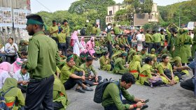 দাবি আদায় না হলে শাহবাগ ছাড়বেন না নার্সিং শিক্ষার্থীরা