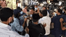 রেস্টুরেন্ট থেকে বের করে চেয়ারম্যানকে পিটিয়ে পুলিশে সোপর্দ