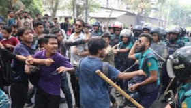 নার্সিং শিক্ষার্থীদের ওপর পুলিশের লাঠিচার্জ, কর্মসূচি প্রত্যাহার