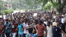 দাবি পূরণ না হওয়া পর্যন্ত কাকরাইল না ছাড়ার ঘোষণা জবি শিক্ষার্থীদের