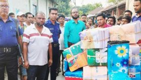সরকারি ৮০০ বই বিক্রি করতে নেওয়ার সময় দুই জন আটক