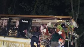 গোপালগঞ্জে বাস-ট্রাক সংঘর্ষে চালকসহ তিন জন নিহত, আহত ৩০