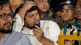 উপদেষ্টা মাহফুজের মাথায় বোতল নিক্ষেপ, হাসনাত বললেন ‘প্রত‍্যাশিত নয়’