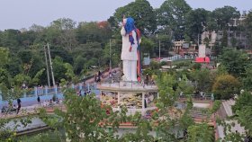 রাঙামাটিতে ভেঙে ফেলা হচ্ছে শেখ মুজিবের ভাস্কর্য