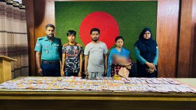 ৮৫ ভরি স্বর্ণালংকার-নগদ অর্থসহ ৩ জন গ্রেফতার