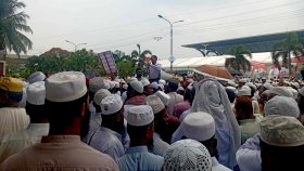 মন্ত্রণালয়ের কর্মকর্তাদের অবরুদ্ধ করে কর্মী-শিক্ষকদের বিক্ষোভ, দুই ঘণ্টার আল্টিমেটাম