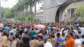 আবারও নগরভবনের সামনে ইশরাক সমর্থকরা, সচিবালয় অভিমুখে লংমার্চ ঘোষণা  