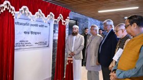 ক্ষুদ্রঋণ নিয়ন্ত্রণ কর্তৃপক্ষের নতুন ভবন উদ্বোধন করলেন প্রধান উপদেষ্টার